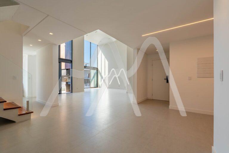 Apartamento Duplex próximo a praia à venda em Jurerê