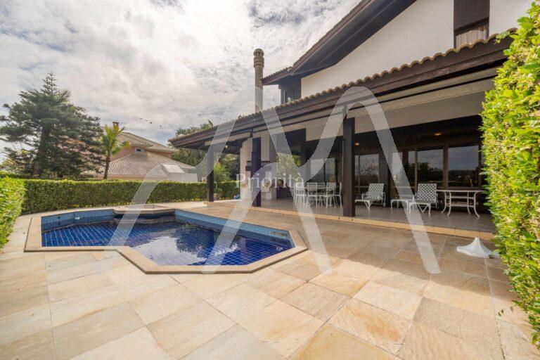 Casa a poucos passos da praia de Jurerê Internacional